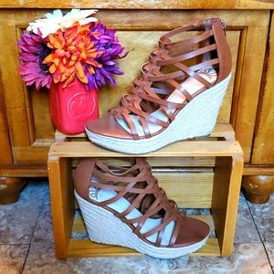 Fergalicious Vienna Wedges- Sz: 11